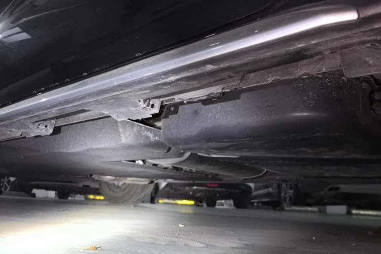 Used Toyota Granvia 2023 2.5L Hybrid Luxury Edition Chassis Rear Left