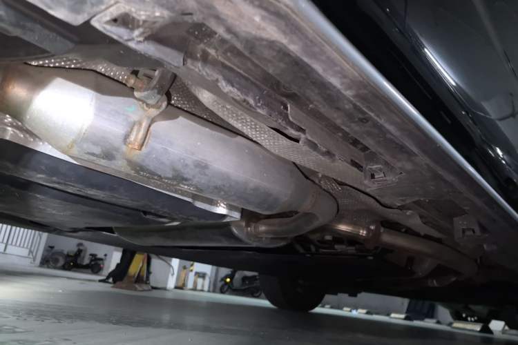 Used Toyota Granvia 2023 2.5L Hybrid Luxury Edition Chassis Rear Right