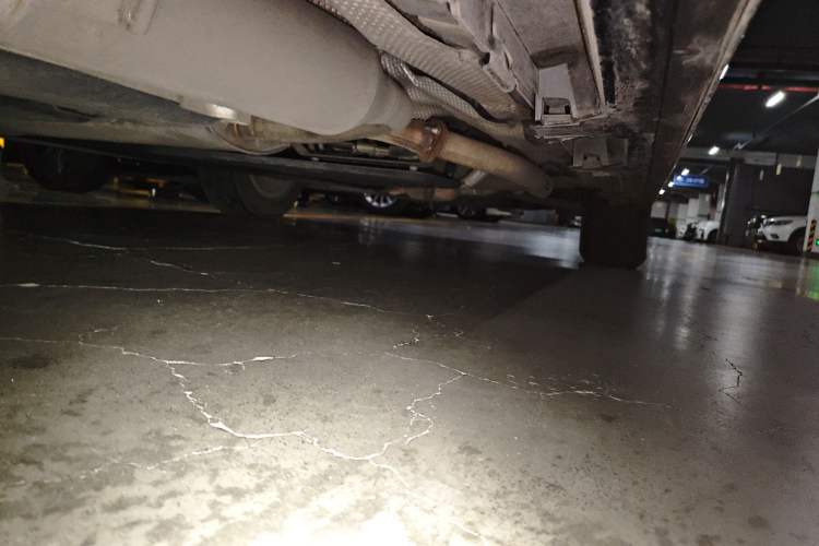 Used Toyota Granvia 2023 2.5L Hybrid Comfort Edition Chassis Rear Right