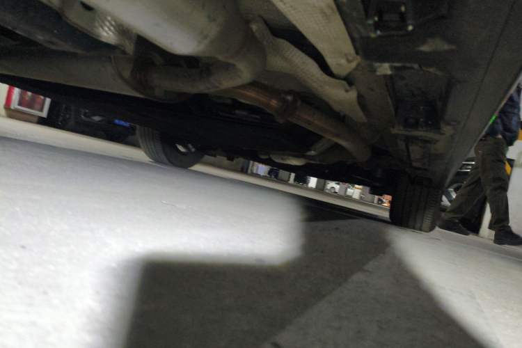 Used Toyota Granvia 2023 2.5L Hybrid Luxury Edition Chassis Rear Right