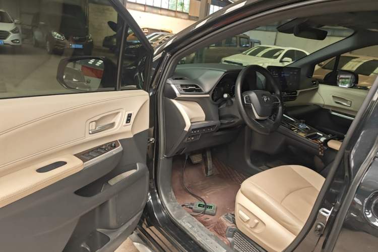 Used Toyota Granvia 2023 2.5L Hybrid Prestige PLUS Edition Driver Seat