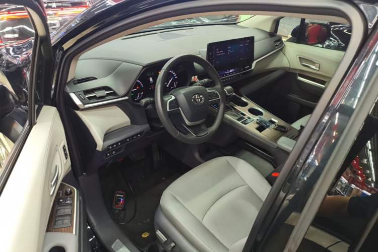 Used Toyota Granvia 2023 2.5L Hybrid Prestige PLUS Edition Driver Seat