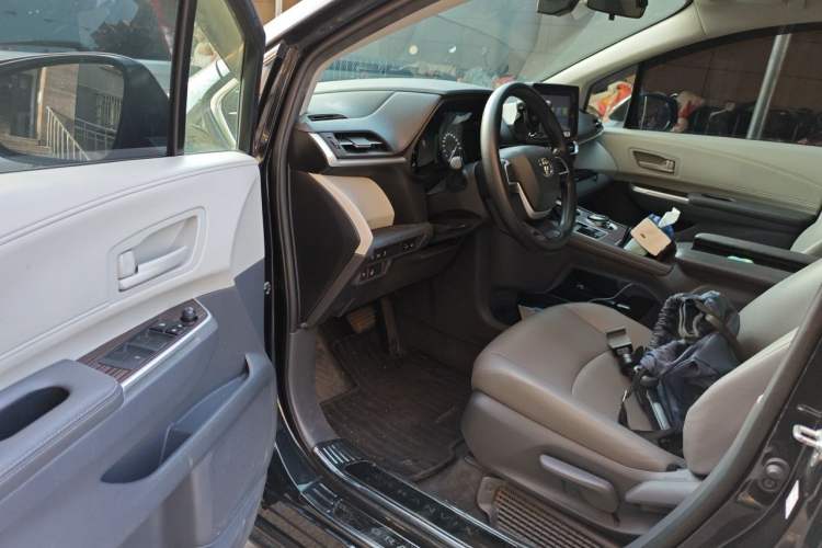 Used Toyota Granvia 2023 2.5L Hybrid Comfort Edition Driver Seat