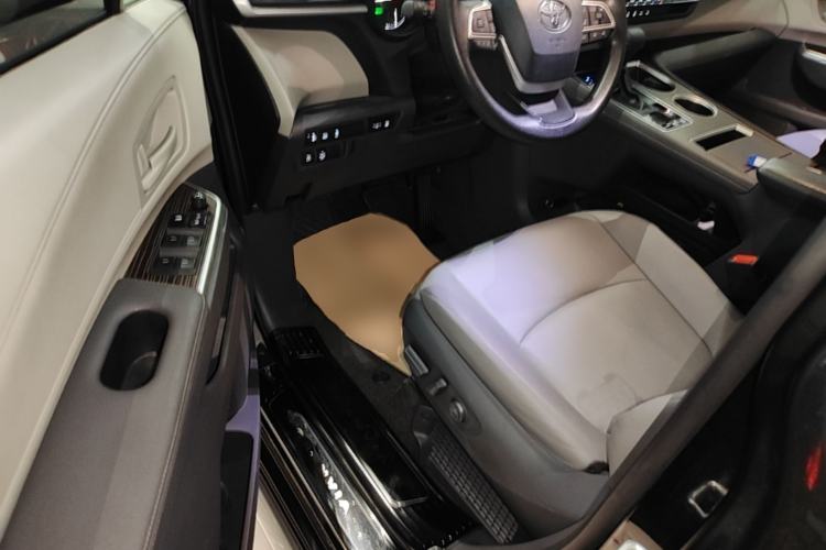 Used Toyota Granvia 2023 2.5L Hybrid Comfort Edition Driver Seat