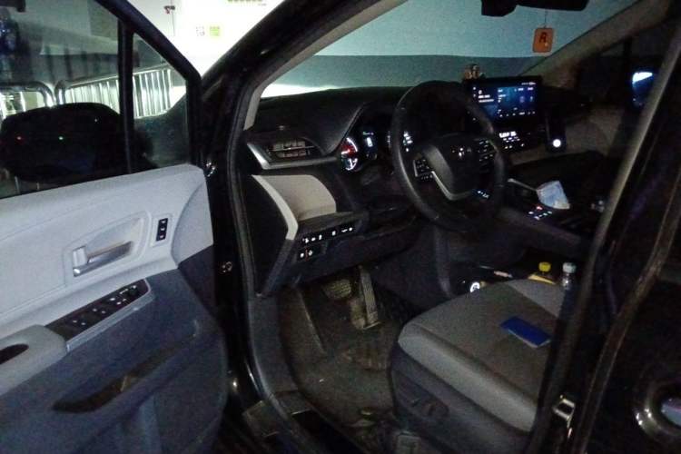 Used Toyota Granvia 2023 2.5L Hybrid Prestige PLUS Edition Driver Seat