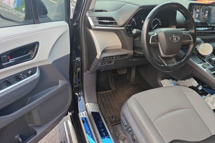 Used Toyota Granvia 2023 2.5L Hybrid Luxury Edition Driver Seat