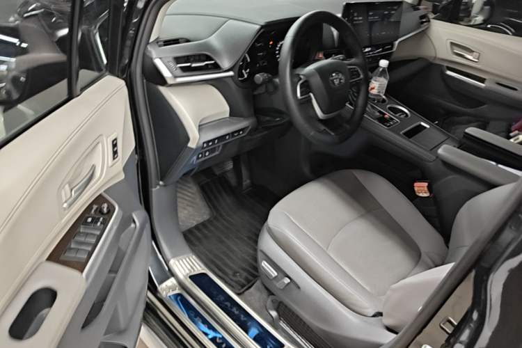 Used Toyota Granvia 2023 2.5L Hybrid Prestige PLUS Edition Driver Seat