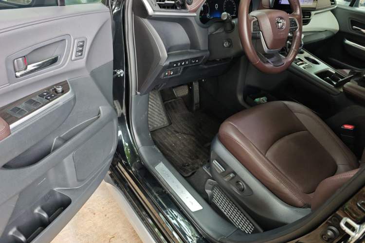 Used Toyota Granvia 2023 2.5L Hybrid Flagship VIP Edition Driver Seat