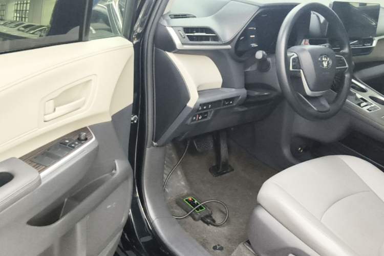 Used Toyota Granvia 2023 2.5L Hybrid Comfort Edition Driver Seat