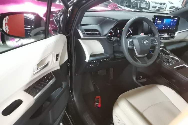Used Toyota Granvia 2023 2.5L Hybrid Prestige PLUS Edition Driver Seat