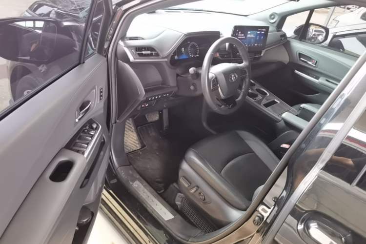 Used Toyota Granvia 2023 2.5L Hybrid Flagship VIP Edition Driver Seat