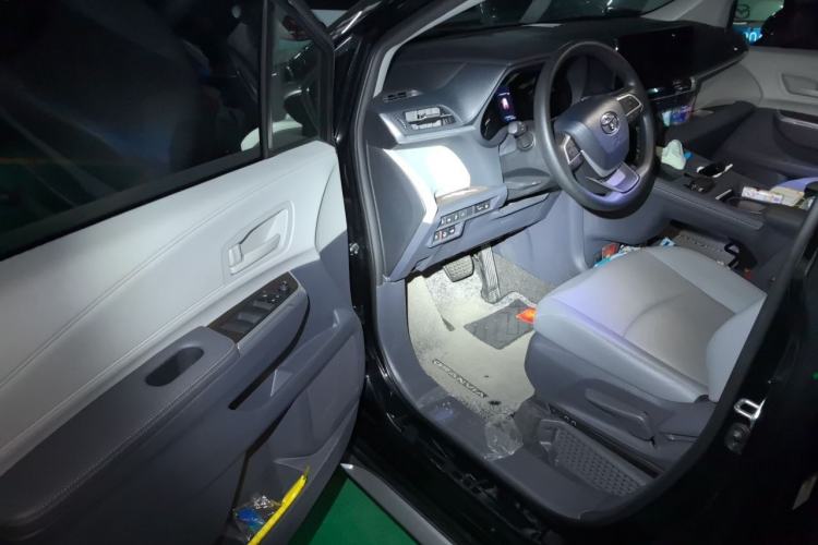 Used Toyota Granvia 2023 2.5L Hybrid Luxury Edition Driver Seat