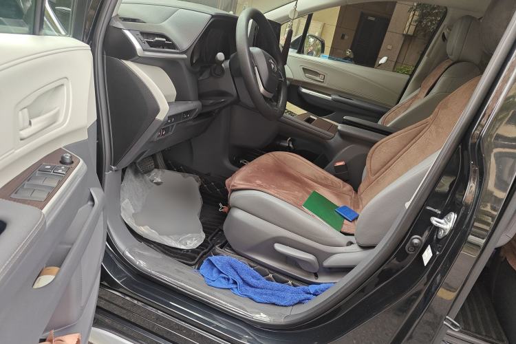 Used Toyota Granvia 2023 2.5L Hybrid Comfort Edition Driver Seat