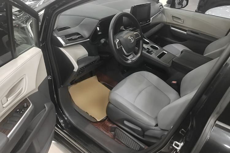 Used Toyota Granvia 2023 2.5L Hybrid Luxury Edition Driver Seat