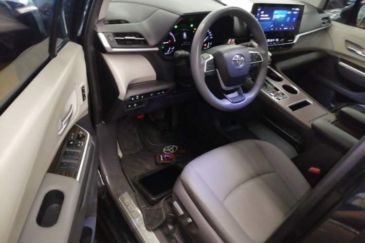 Used Toyota Granvia 2023 2.5L Hybrid Prestige PLUS Edition Driver Seat