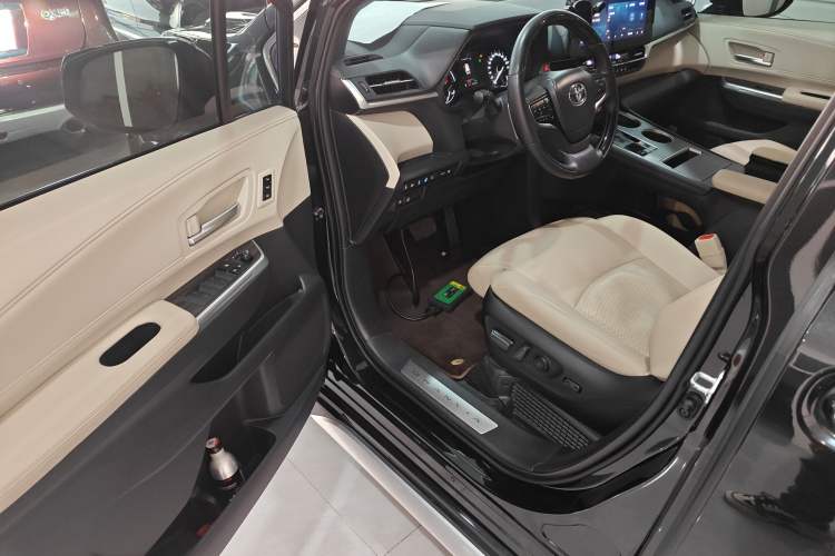 Used Toyota Granvia 2023 2.5L Hybrid Prestige PLUS Edition Driver Seat
