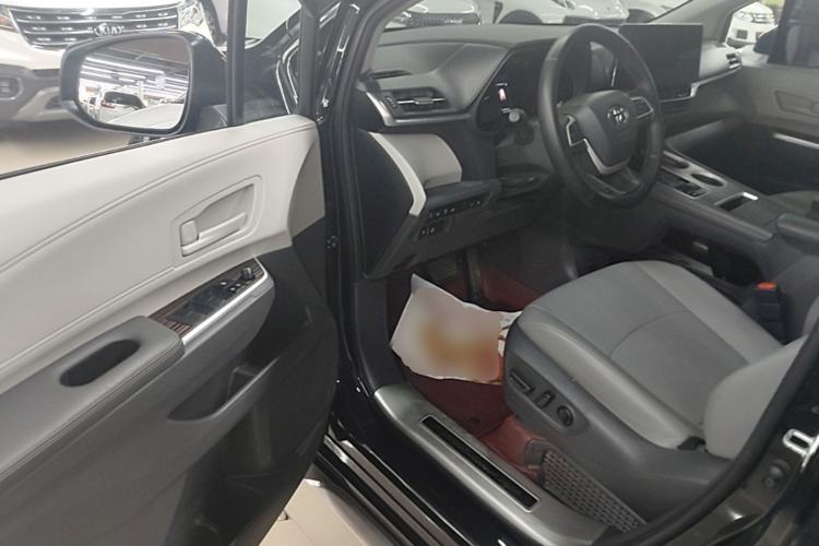 Used Toyota Granvia 2023 2.5L Hybrid Luxury Edition Driver Seat
