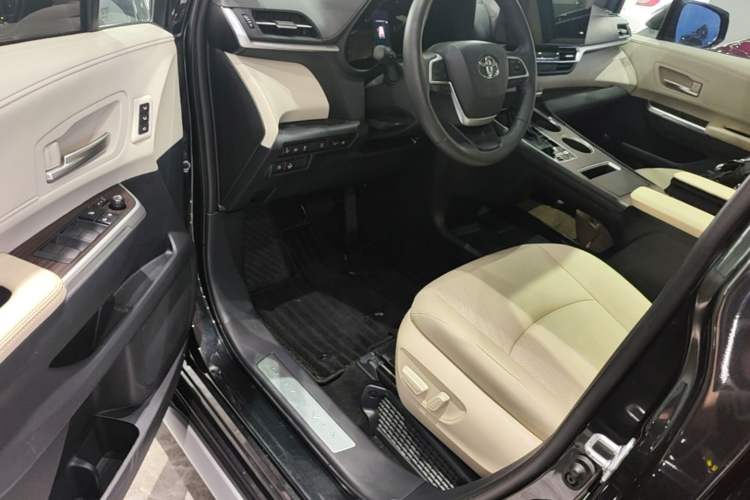 Used Toyota Granvia 2023 2.5L Hybrid Prestige PLUS Edition Driver Seat