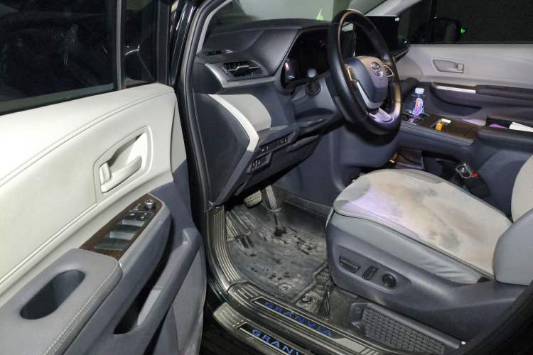 Used Toyota Granvia 2023 2.5L Hybrid Luxury Edition Driver Seat
