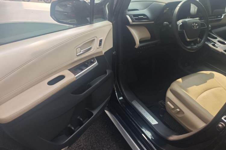 Used Toyota Granvia 2023 2.5L Hybrid Prestige PLUS Edition Driver Seat