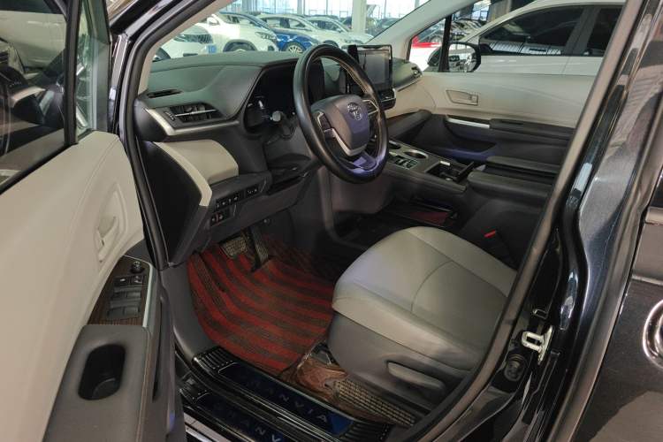 Used Toyota Granvia 2023 2.5L Hybrid Comfort Edition Driver Seat