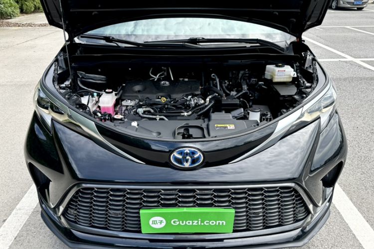 Used Toyota Granvia 2023 2.5L Hybrid Luxury Edition Engine Bay