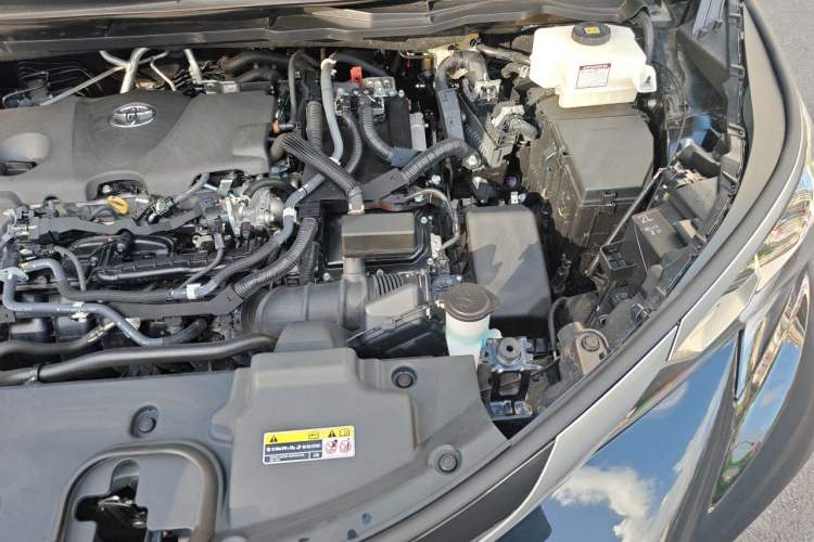 Used Toyota Granvia 2023 2.5L Hybrid Luxury Edition Engine Bay Left