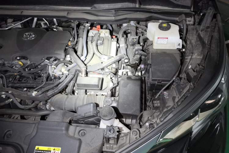 Used Toyota Granvia 2023 2.5L Hybrid Luxury Edition Engine Bay Left