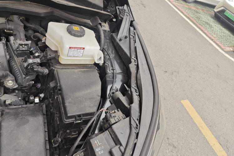 Used Toyota Granvia 2023 2.5L Hybrid Comfort Edition Engine Bay Left