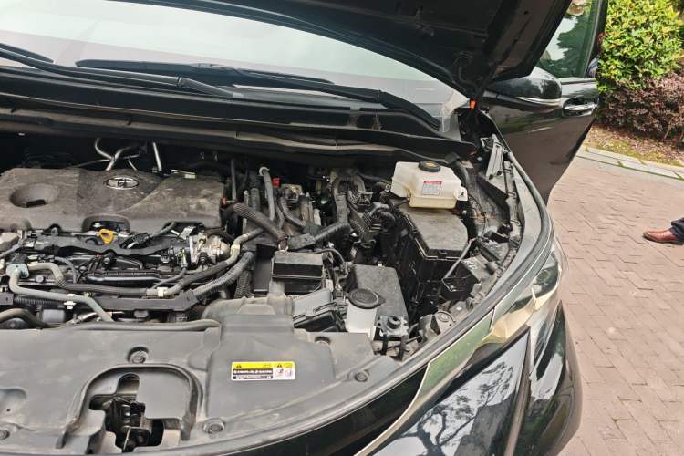 Used Toyota Granvia 2023 2.5L Hybrid Prestige PLUS Edition Engine Bay Left