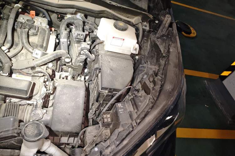 Used Toyota Granvia 2023 2.5L Hybrid Comfort Edition Engine Bay Left