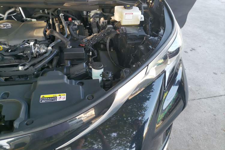 Used Toyota Granvia 2023 2.5L Hybrid Prestige PLUS Edition Engine Bay Left