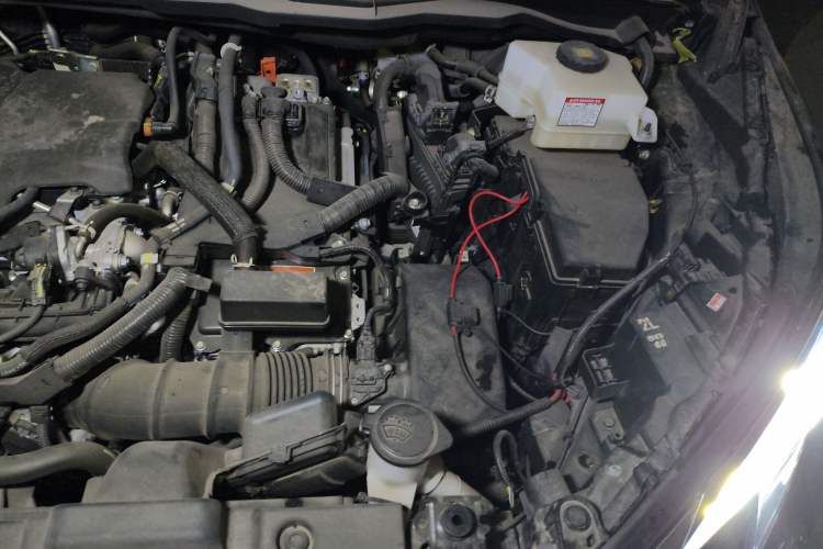 Used Toyota Granvia 2023 2.5L Hybrid Luxury Edition Engine Bay Left