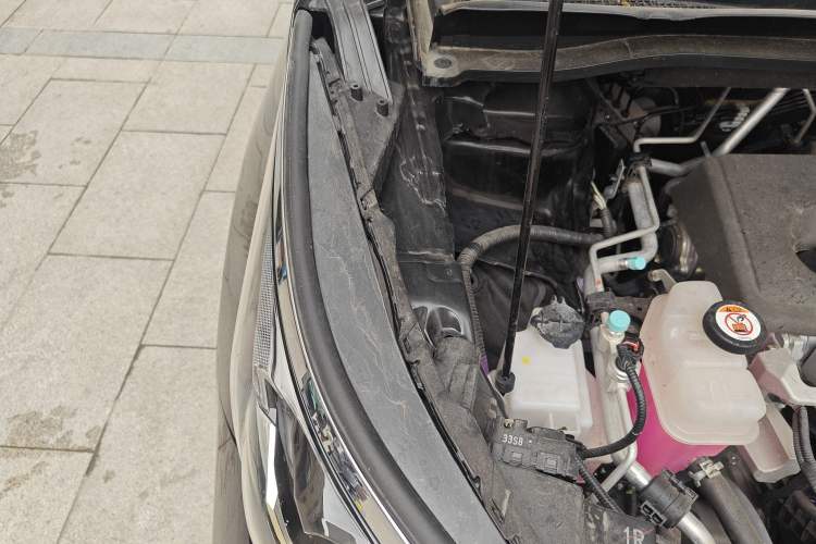 Used Toyota Granvia 2023 2.5L Hybrid Comfort Edition Engine Bay Right