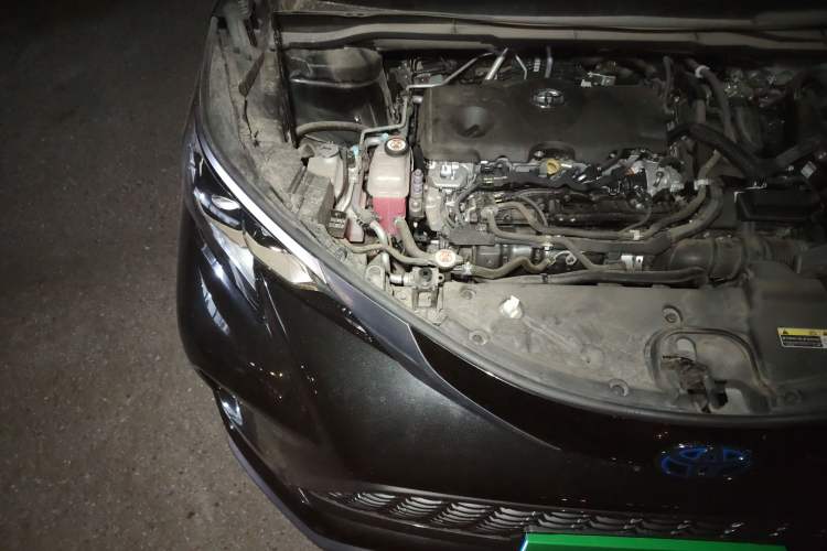 Used Toyota Granvia 2023 2.5L Hybrid Flagship VIP Edition Engine Bay Right