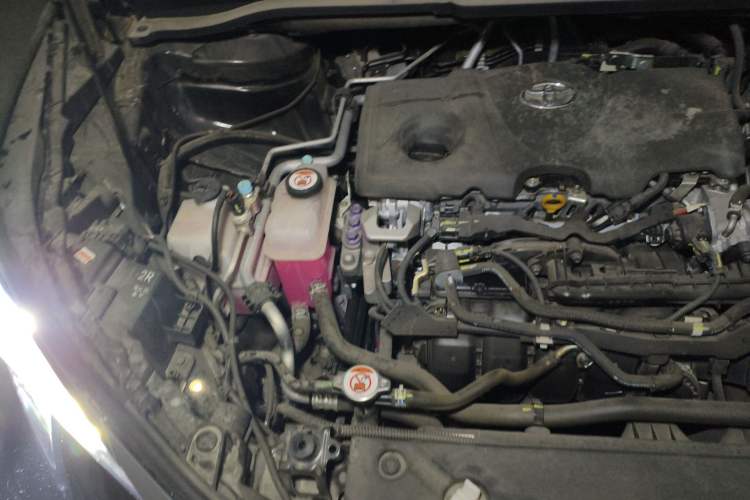 Used Toyota Granvia 2023 2.5L Hybrid Luxury Edition Engine Bay Right