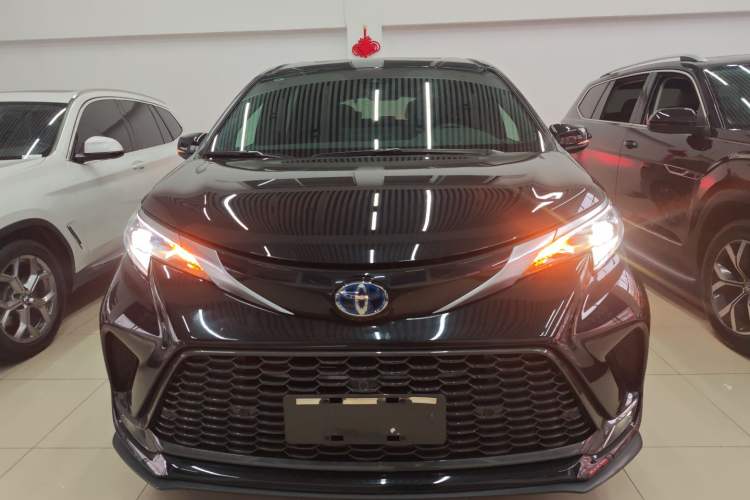 Used Toyota Granvia 2023 2.5L Hybrid Prestige VIP Edition Exterior 1
