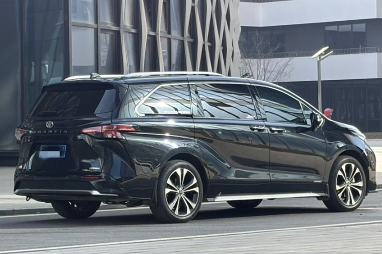 Used Toyota Granvia 2023 2.5L Hybrid Prestige PLUS Edition Exterior 1