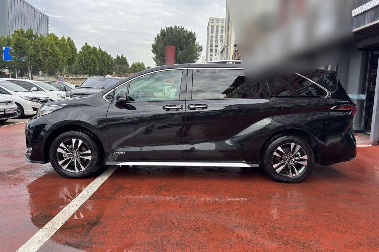 Used Toyota Granvia 2023 2.5L Hybrid Luxury Edition Exterior 2