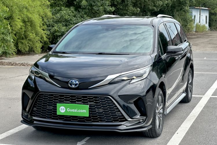 Used Toyota Granvia 2023 2.5L Hybrid Luxury Edition Exterior 2