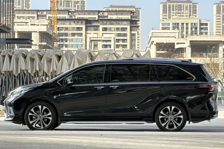 Used Toyota Granvia 2023 2.5L Hybrid Prestige PLUS Edition Exterior 2