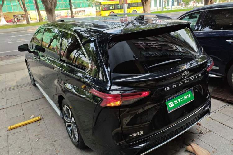Used Toyota Granvia 2023 2.5L Hybrid Prestige VIP Edition Exterior 2