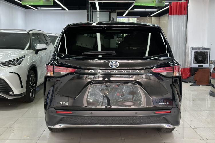 Used Toyota Granvia 2023 2.5L Hybrid Comfort Edition Exterior 3