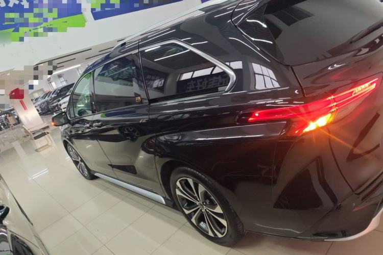 Used Toyota Granvia 2023 2.5L Hybrid Prestige VIP Edition Exterior 3