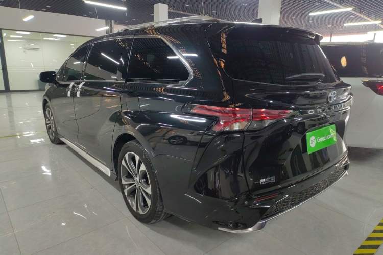Used Toyota Granvia 2023 2.5L Hybrid Prestige PLUS Edition Exterior 3