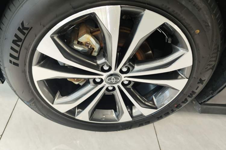Used Toyota Granvia 2023 2.5L Hybrid Prestige PLUS Edition Exterior 4