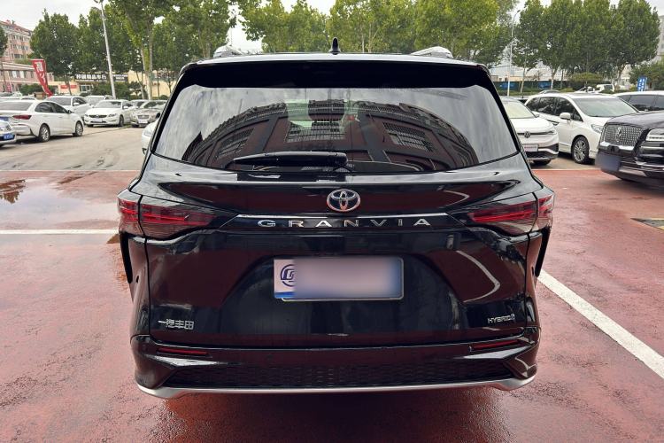 Used Toyota Granvia 2023 2.5L Hybrid Luxury Edition Exterior 4