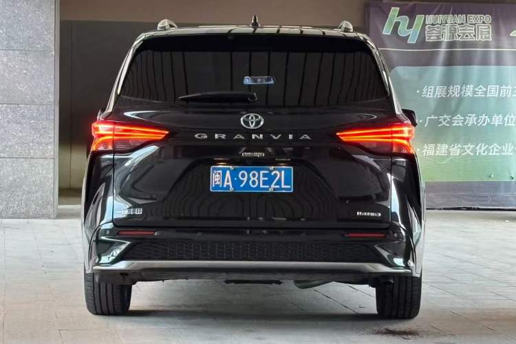 Used Toyota Granvia 2023 2.5L Hybrid Prestige VIP Edition Exterior 4