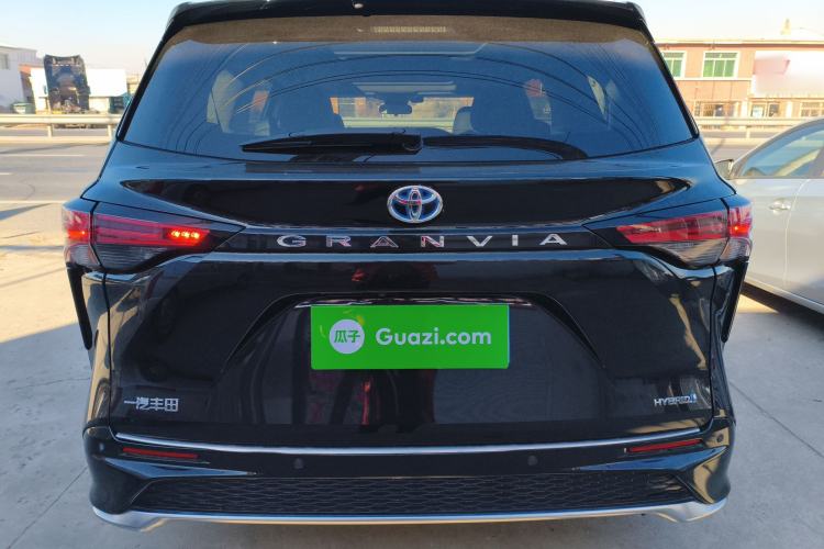 Used Toyota Granvia 2023 2.5L Hybrid Luxury Edition Exterior 4