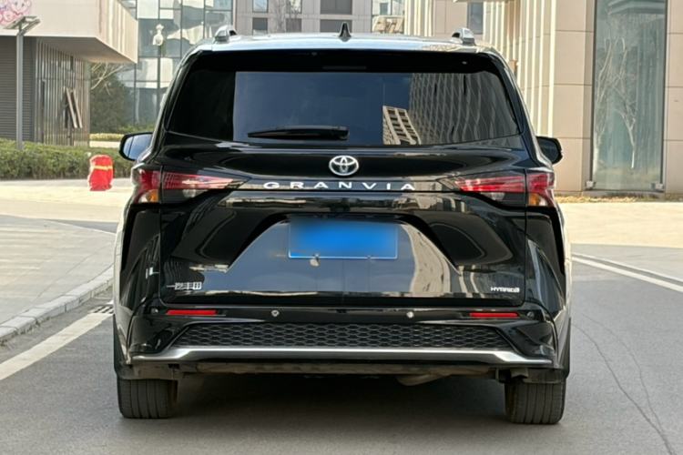 Used Toyota Granvia 2023 2.5L Hybrid Prestige PLUS Edition Exterior 4